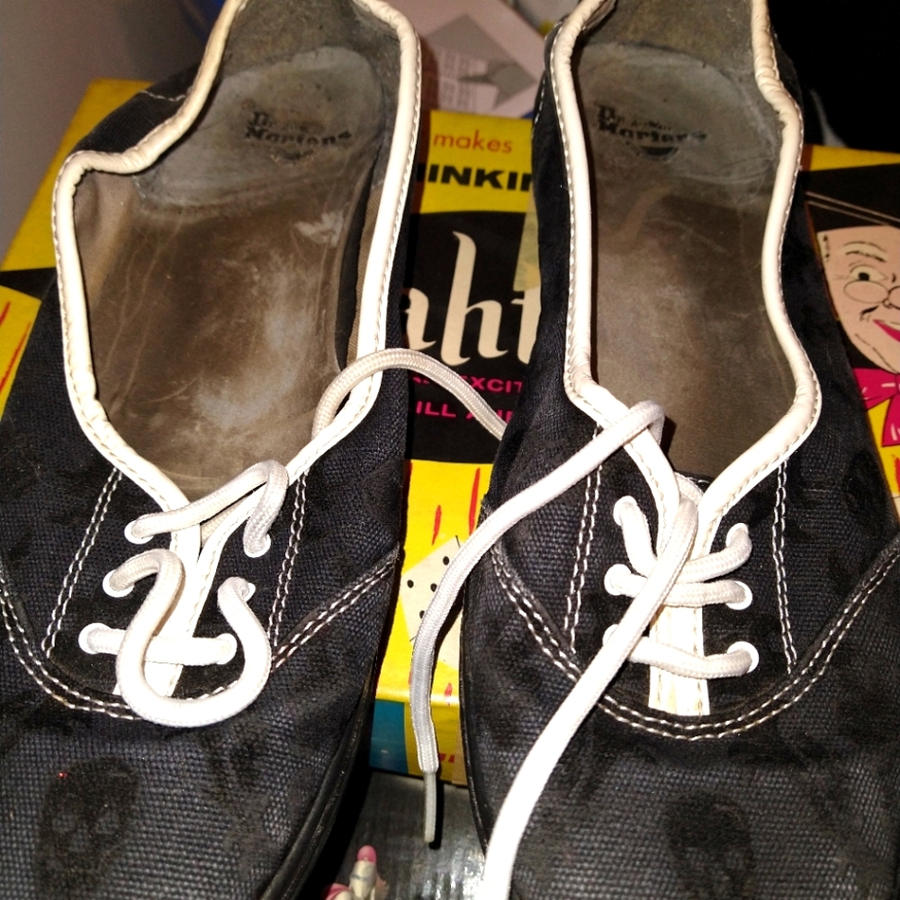 Doc Marten slip on skull lace